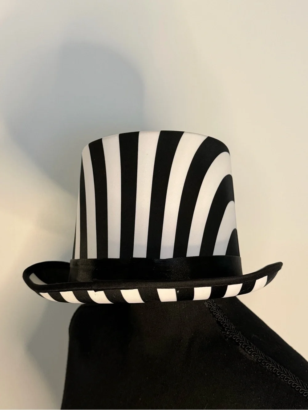 Circus Ring Leader Mad Hatter Halloween Clown Black & White Costume Top Hat